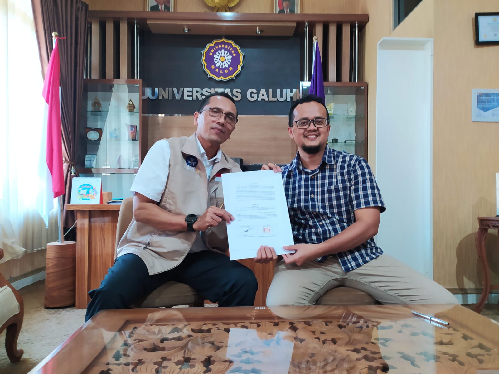 Penandatangannan MOU Beasiswa antara Rektor Unigal dengan Pimpinan Hidayah Berbagi Indonesia (HBI)